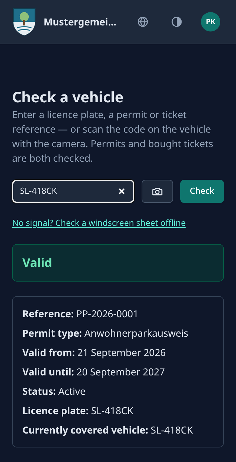 The same check in dark mode: the result “Valid” with permit type, validity and licence plate.