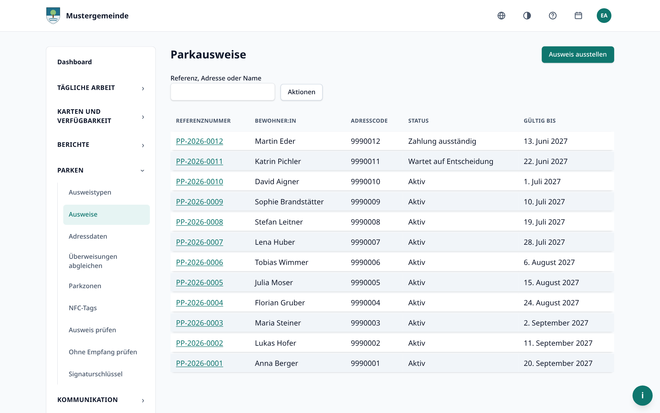 Die Liste der Parkausweise in der Verwaltung: Referenz, Bewohnerin oder Bewohner, Adresscode, ein Status wie aktiv, Zahlung ausständig oder wartet auf Entscheidung, und das Ablaufdatum.